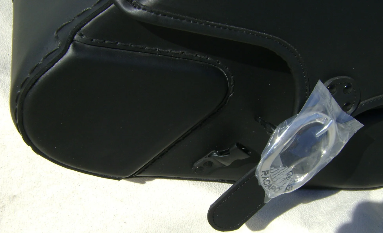 33-RD800- Yamaha Roadliner saddlebags with Quick Detach Mounting Hardware - Image 6