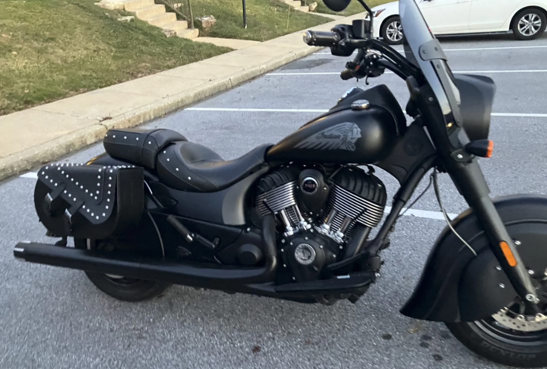 500ST-Saddleline Indian Chief Dark Horse Saddlebags in Leather & Hard Body With Quick detach mounting Brackets. - Image 2