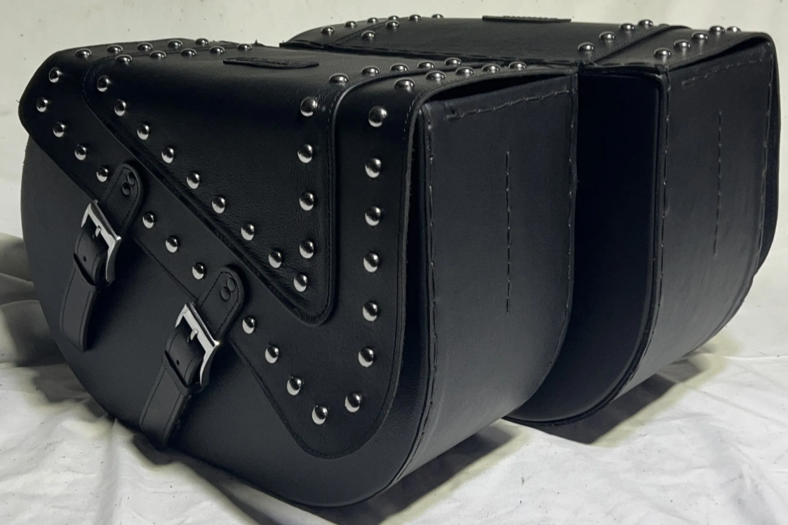 500ST-Saddleline Indian Chief Dark Horse Saddlebags in Leather & Hard Body With Quick detach mounting Brackets. - Image 4
