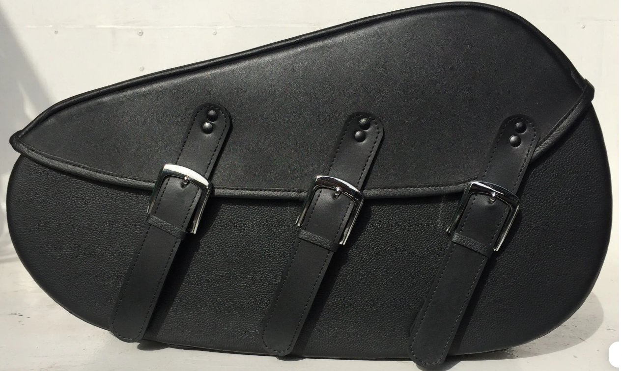 502B3TDP-Saddleline Indian Chief Saddlebags in Leather & Hard Body With Quick detach mounting Brackets. - Image 2