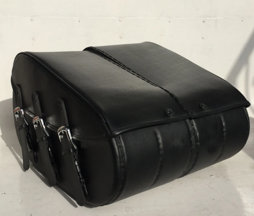 502B3TDP-Saddleline Indian Chief Saddlebags in Leather & Hard Body With Quick detach mounting Brackets. - Image 5