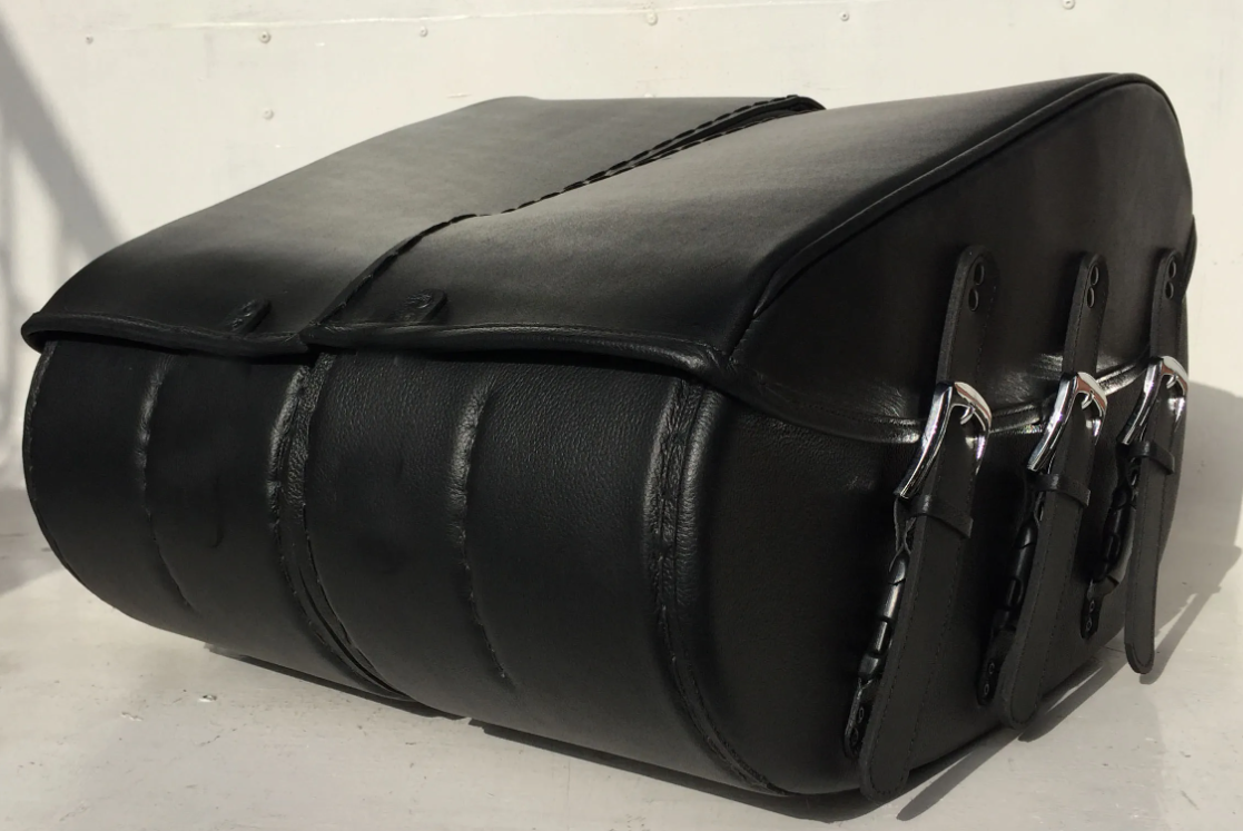502B3TDP-Saddleline Indian Chief Saddlebags in Leather & Hard Body With Quick detach mounting Brackets. - Image 6