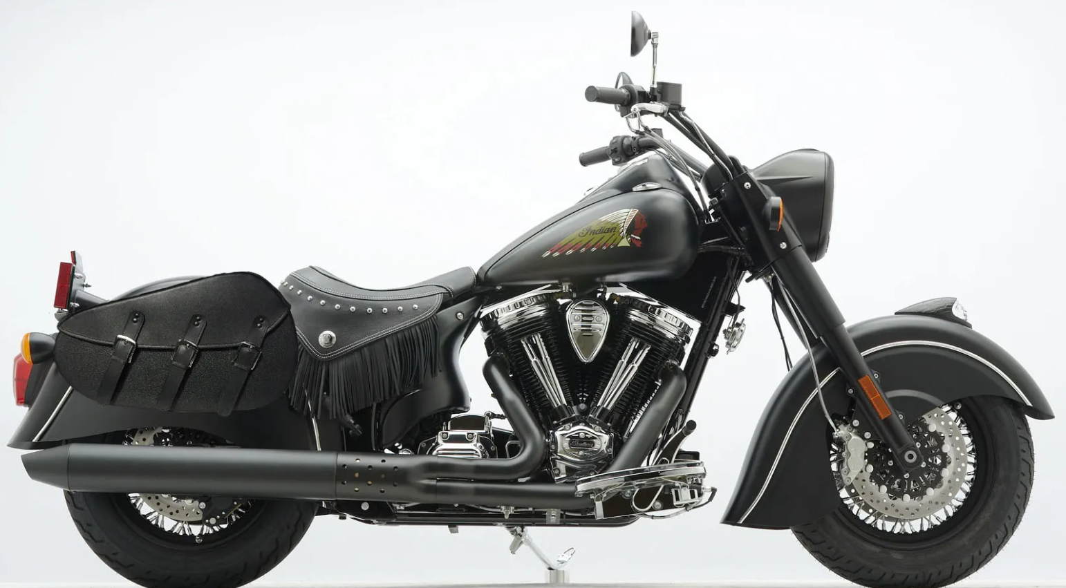 503B3TDPF-Saddleline Indian Chief Saddlebags in Leather & Hard Body With Quick detach mounting Brackets.