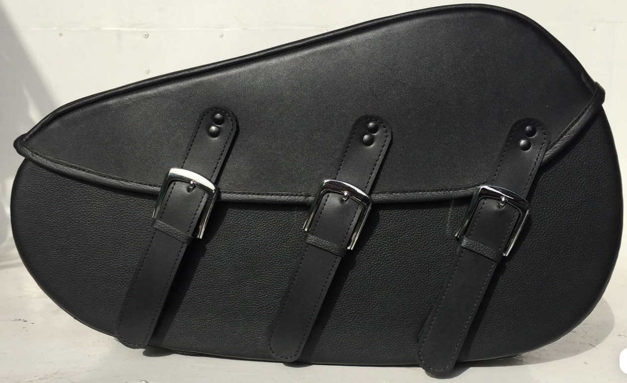 512TD3B- Saddleline Indian Chief Classic Saddlebags in Leather & Hard Body With Quick detach mounting Brackets. - Image 3