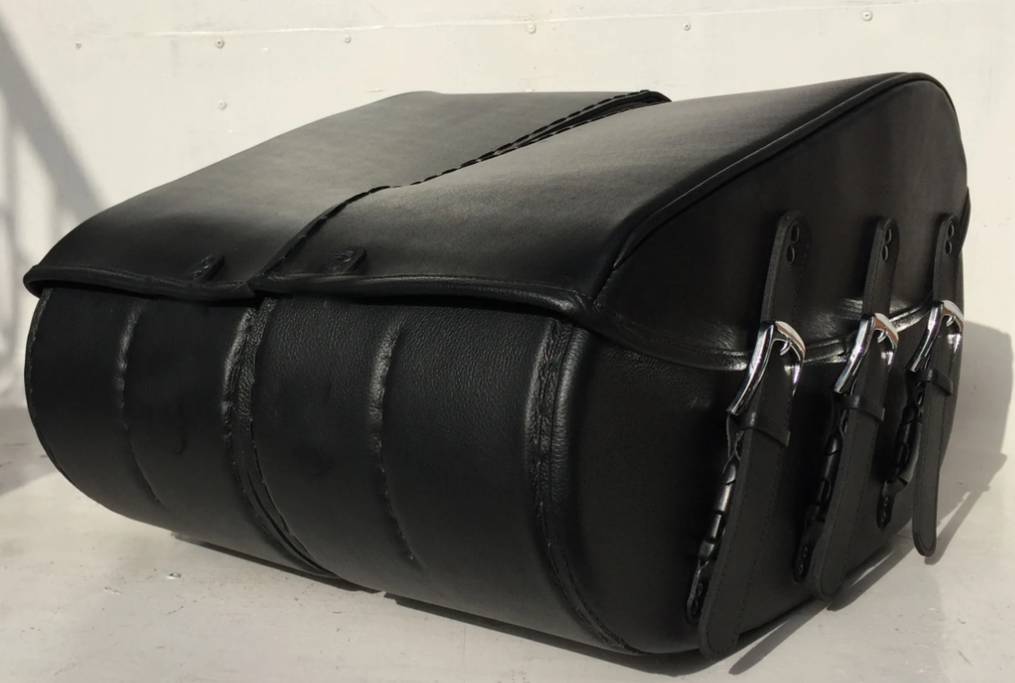 512TD3B- Saddleline Indian Chief Classic Saddlebags in Leather & Hard Body With Quick detach mounting Brackets. - Image 4