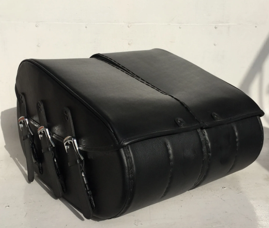 512TD3B- Saddleline Indian Chief Classic Saddlebags in Leather & Hard Body With Quick detach mounting Brackets. - Image 5