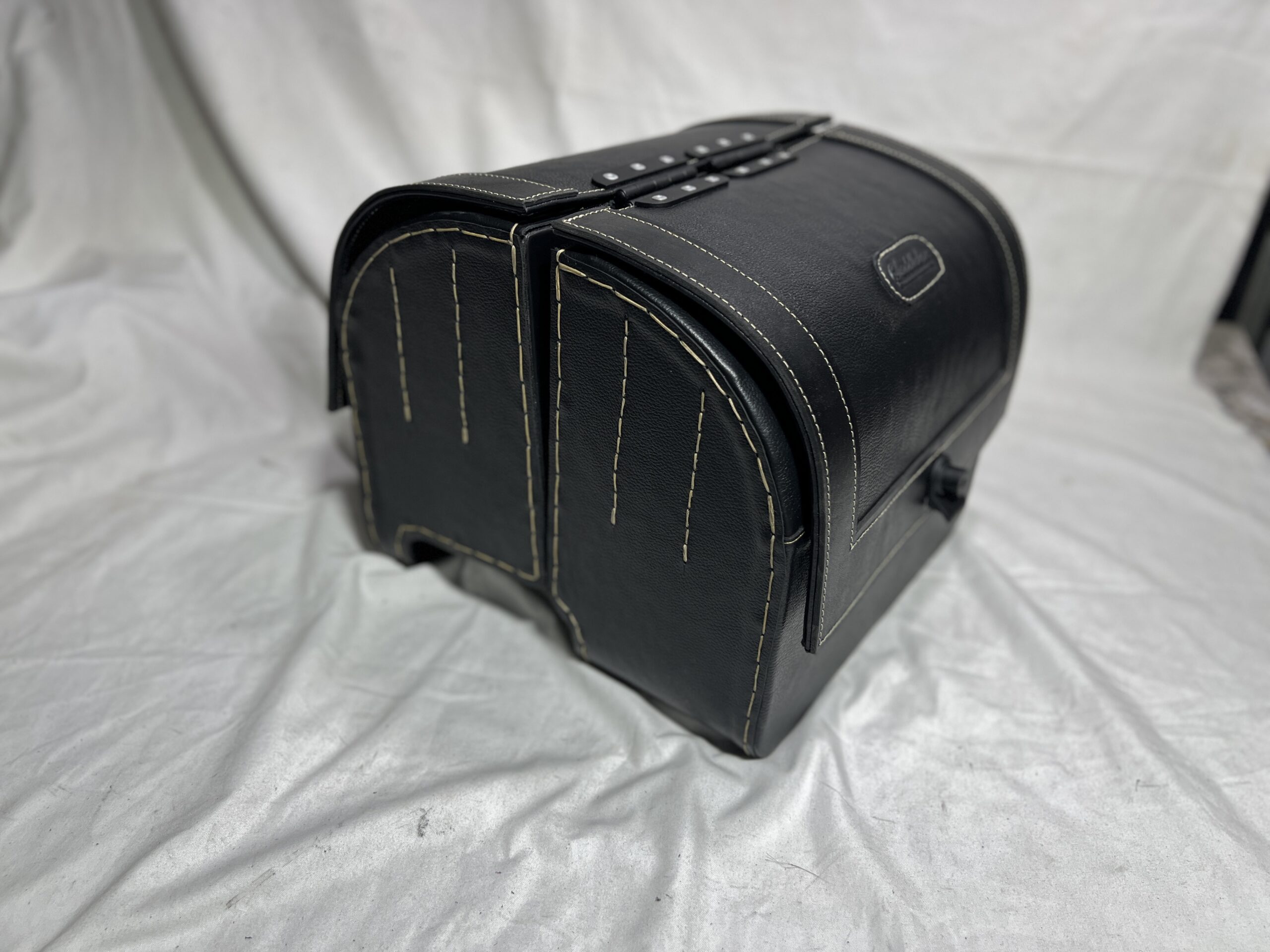 400L-CUSTOM- Saddleline Harley-Davidson Softail Fat Bob FXFB FXFBS Saddlebags with Quick Mounts & Handle Bar tool bag - Image 5