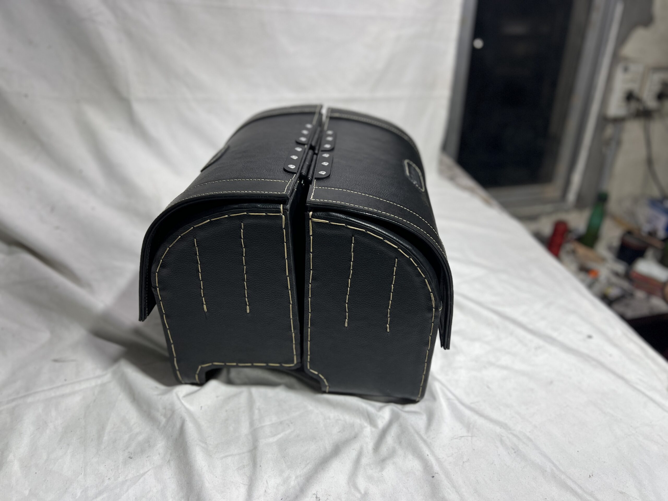 400L-CUSTOM- Saddleline Harley-Davidson Softail Fat Bob FXFB FXFBS Saddlebags with Quick Mounts & Handle Bar tool bag - Image 6