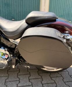 102E- SADDLELINE HARLEY-DAVIDSON Softail Fatboy FLFB & FLFBS Lockable Saddlebags With Quick Detaching Mounts